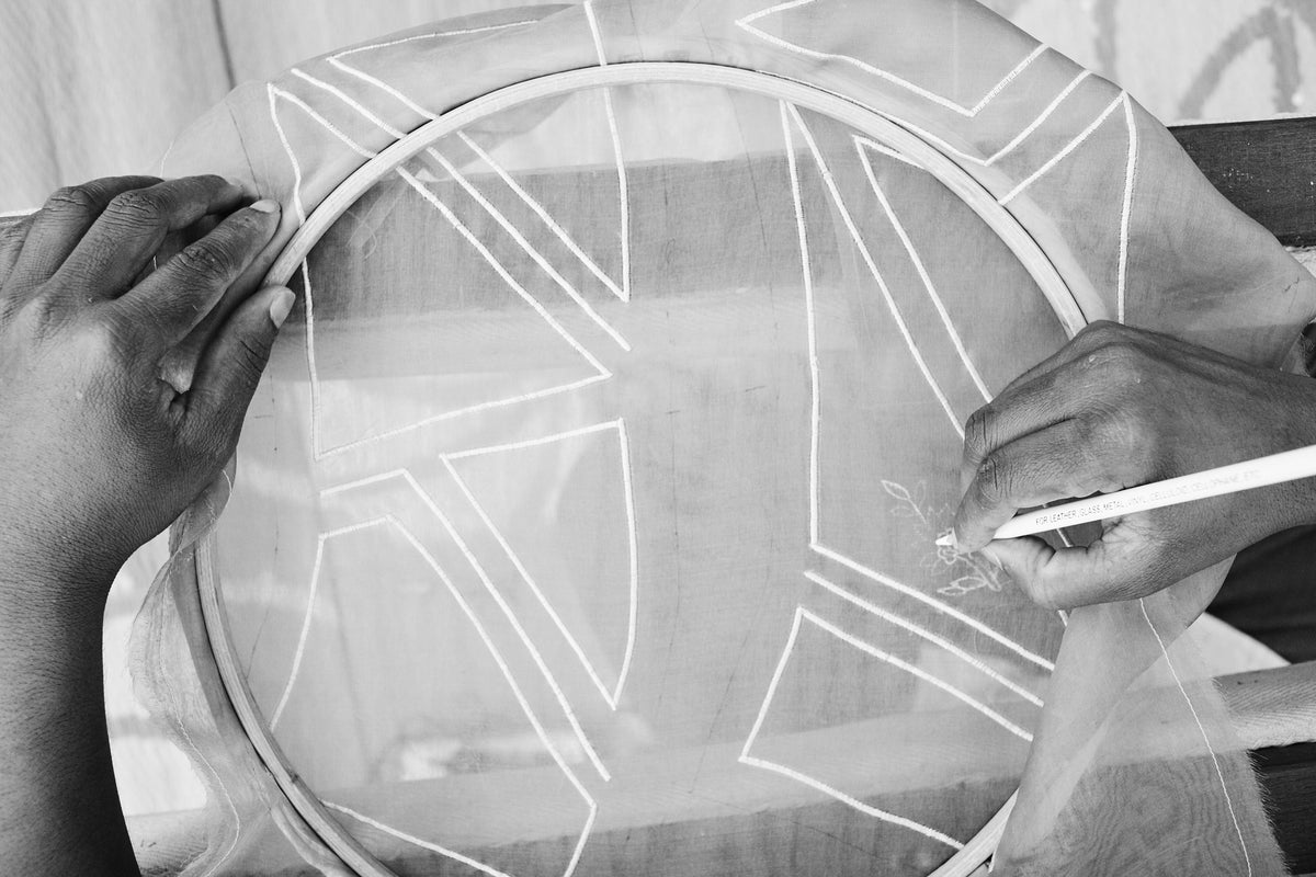 Craftsman creating an Aari embroidered design