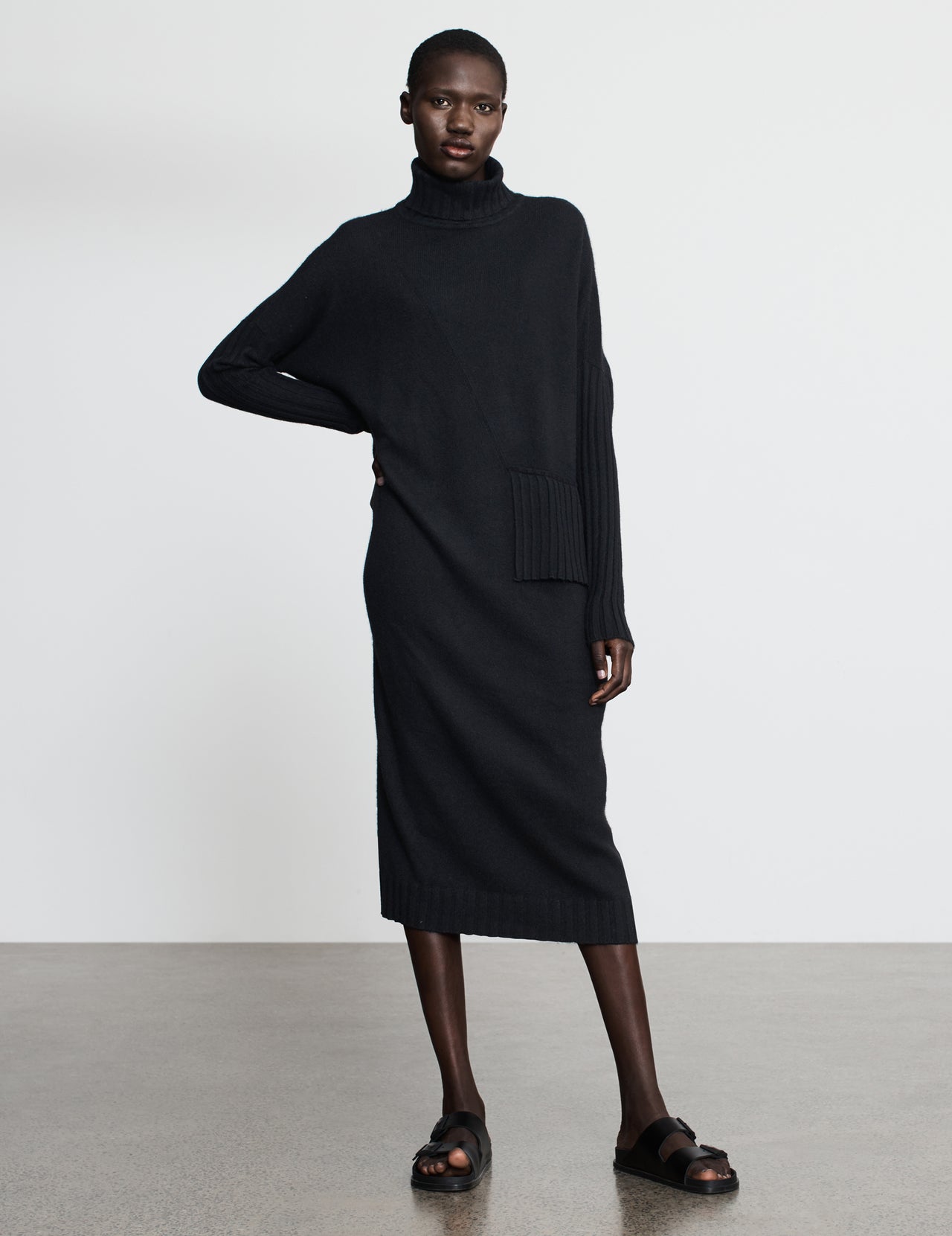  Black Roll Neck Pleated Cashmere Dress | Varana 