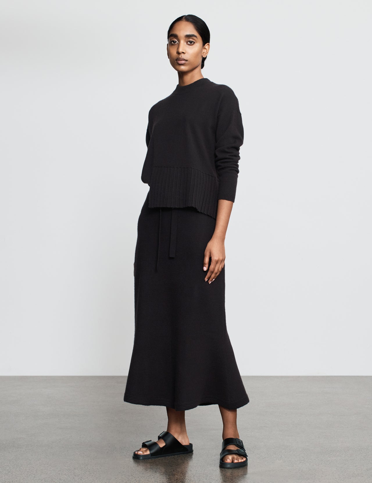  Black Flared Hem Cashmere Maxi Skirt | Varana 