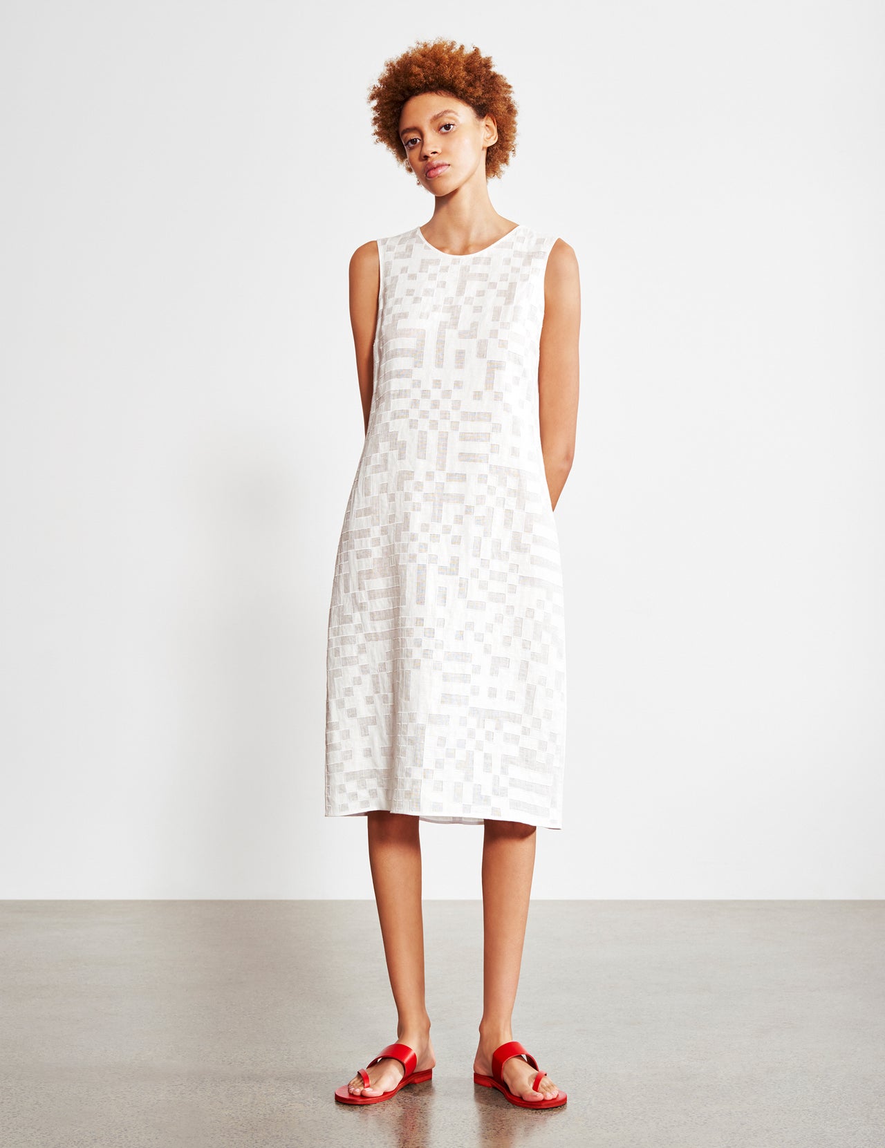  Off White Linen Sadie Shift Dress With Jami Hand Cut Appliqué | Varana 